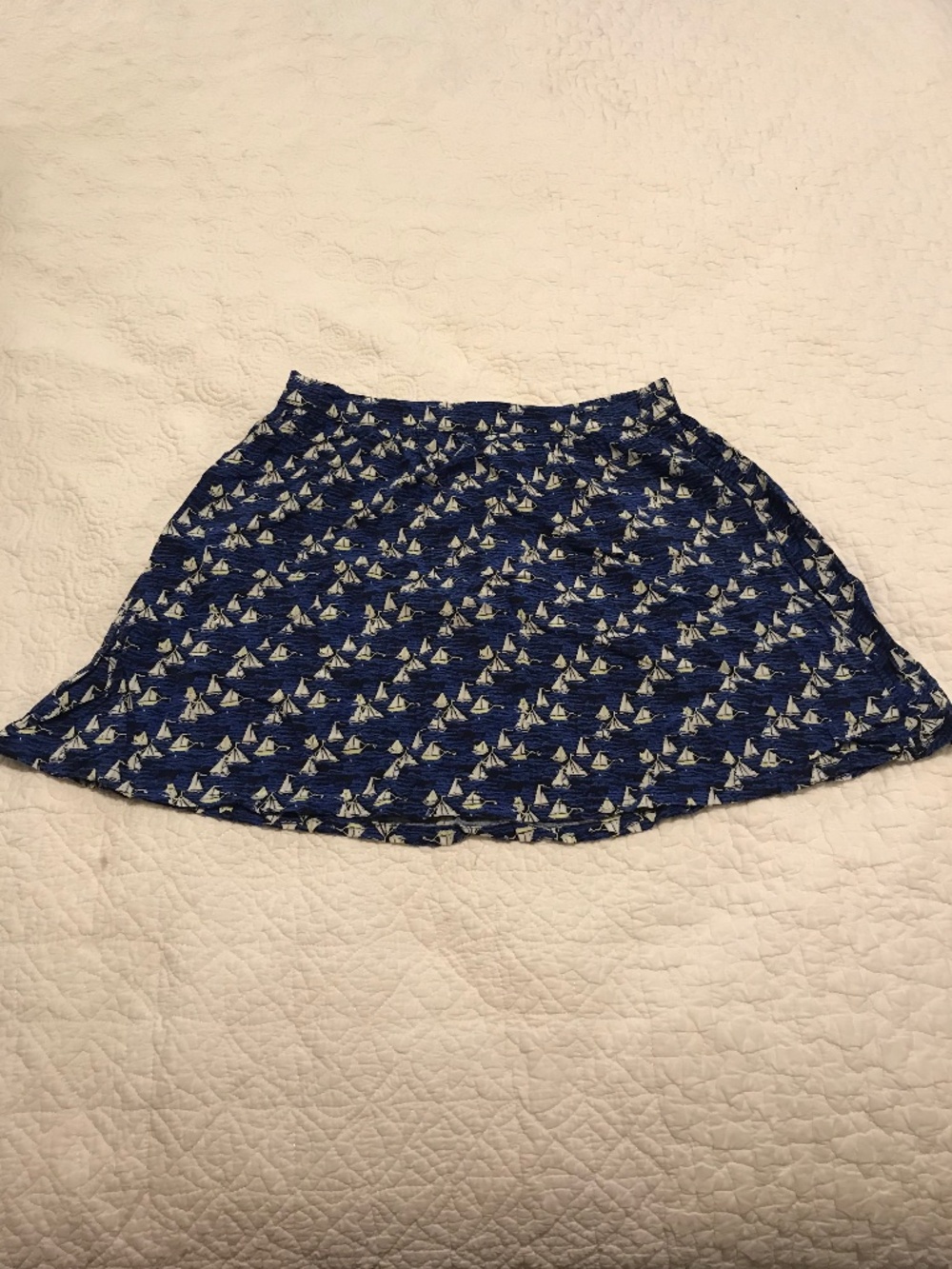 GAP black & blue pull-on miniskirt with cute nautical sailboat pattern (XS)